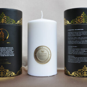 Bougie Divine Créative illuminant un espace d’inspiration et d’expression libre