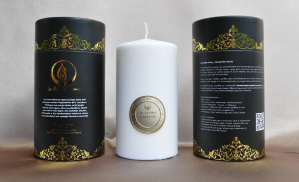 Bougie Divine Créative illuminant un espace d’inspiration et d’expression libre